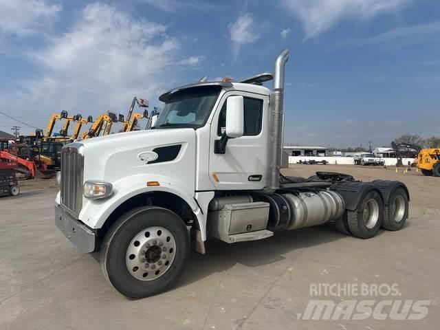 Peterbilt 567 Тягачі