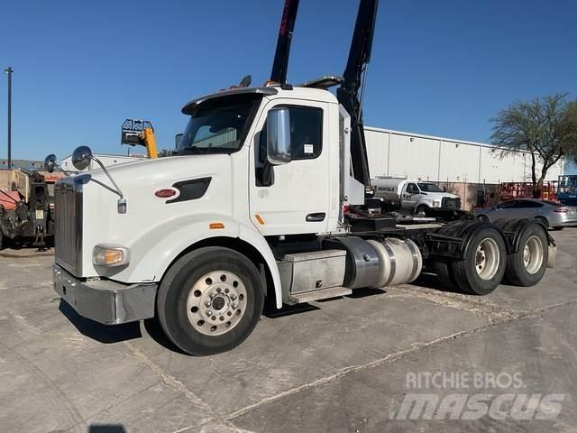 Peterbilt 567 Тягачі