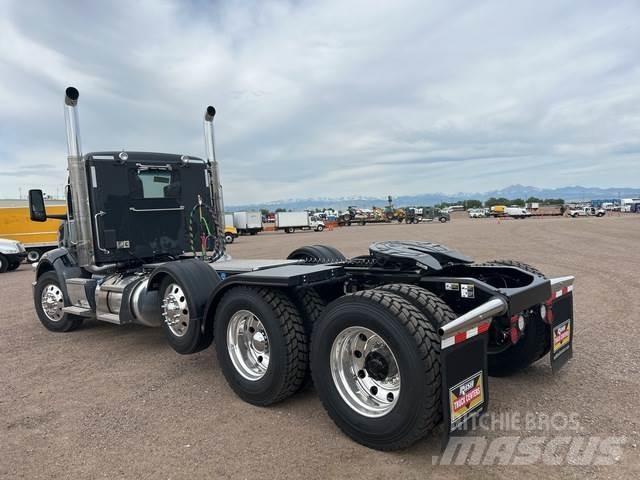 Peterbilt 567 Тягачі