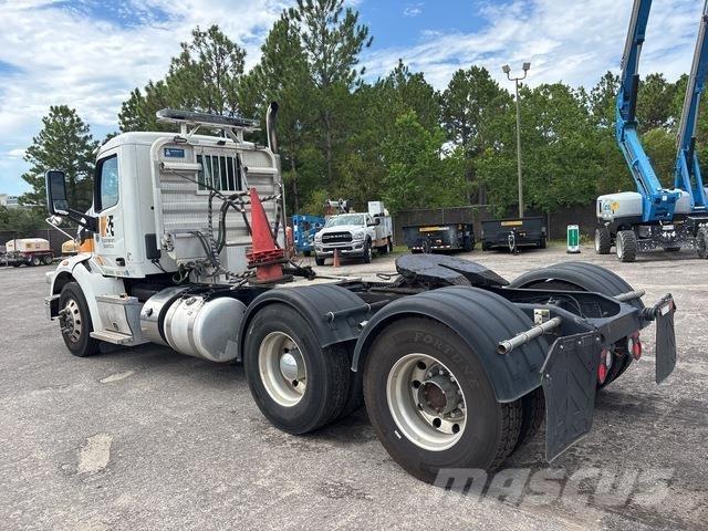 Peterbilt 567 Тягачі