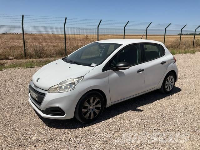 Peugeot 208 Автомобілі