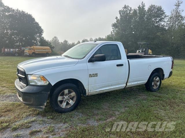RAM 1500 Пікапи / Бічне розвантаження