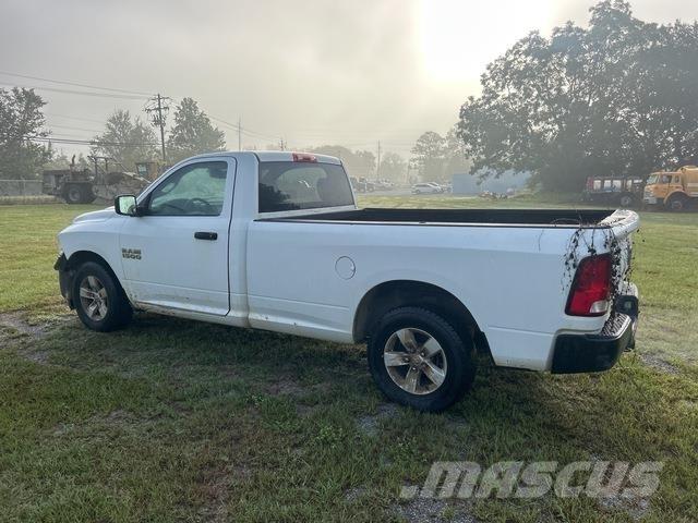 RAM 1500 Пікапи / Бічне розвантаження
