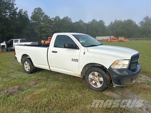 RAM 1500 Пікапи / Бічне розвантаження