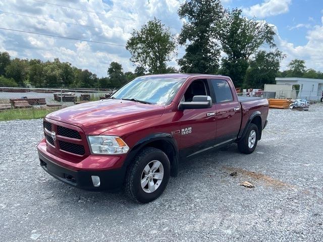 RAM 1500 Пікапи / Бічне розвантаження