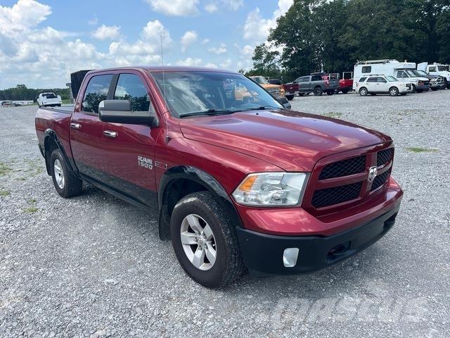 RAM 1500 Пікапи / Бічне розвантаження