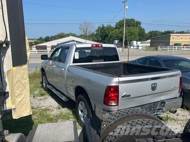 RAM 1500 Пікапи / Бічне розвантаження