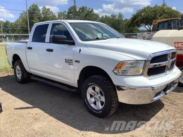 RAM 1500 Пікапи / Бічне розвантаження