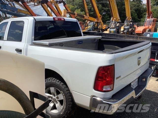 RAM 1500 Пікапи / Бічне розвантаження