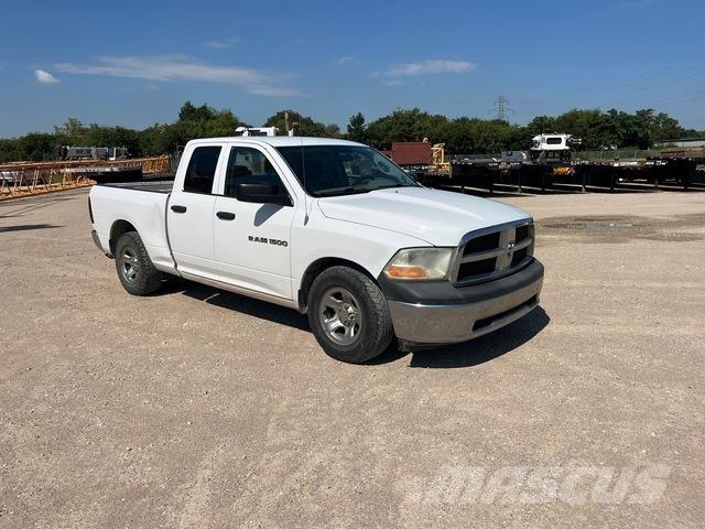 RAM 1500 Пікапи / Бічне розвантаження