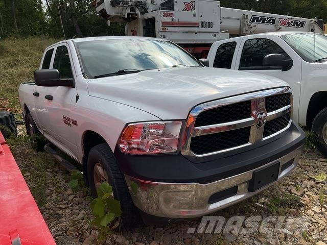 RAM 1500 Пікапи / Бічне розвантаження