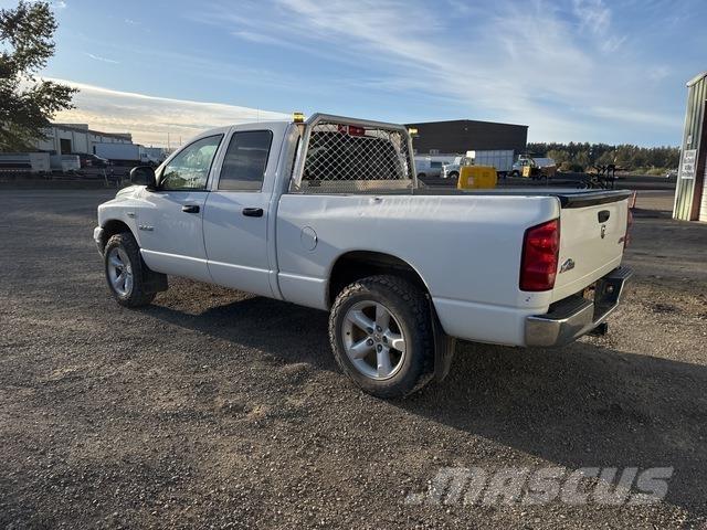 RAM 1500 Пікапи / Бічне розвантаження