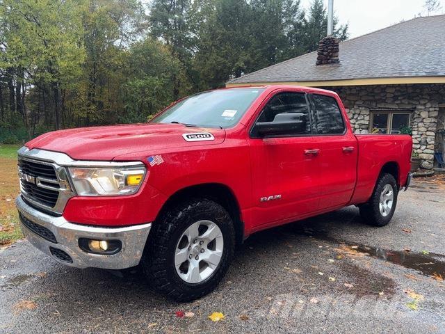 RAM 1500 Пікапи / Бічне розвантаження