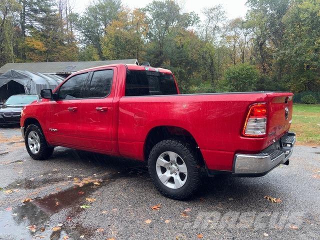 RAM 1500 Пікапи / Бічне розвантаження