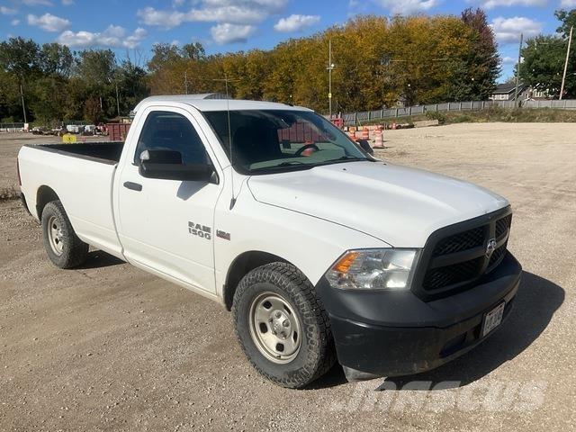 RAM 1500 Пікапи / Бічне розвантаження