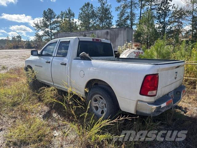 RAM 1500 Пікапи / Бічне розвантаження