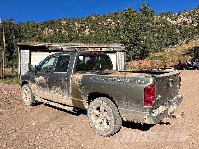 RAM 1500 Пікапи / Бічне розвантаження