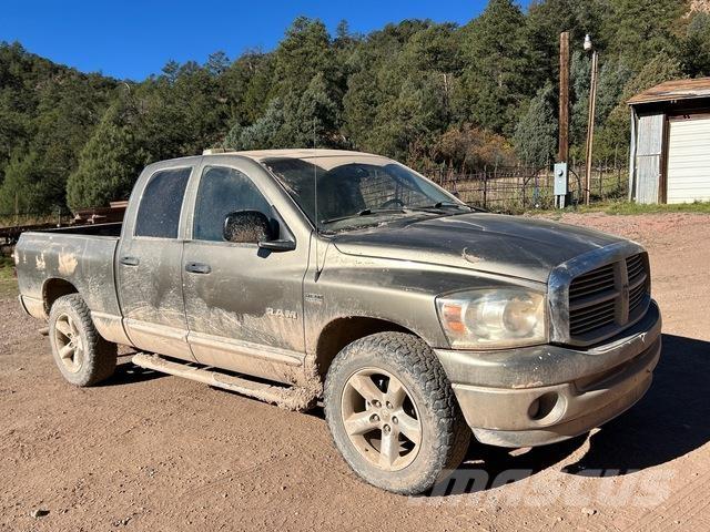 RAM 1500 Пікапи / Бічне розвантаження