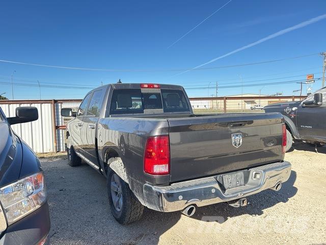 RAM 1500 Пікапи / Бічне розвантаження