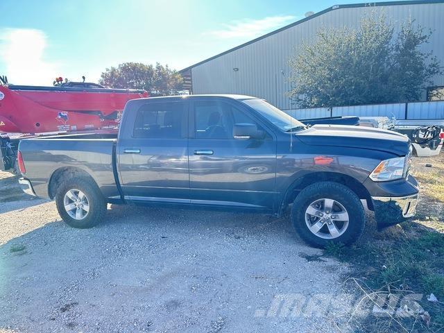 RAM 1500 Пікапи / Бічне розвантаження