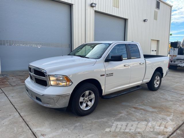 RAM 1500 Пікапи / Бічне розвантаження