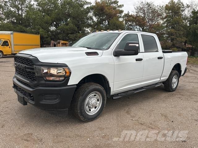 RAM 2500 Пікапи / Бічне розвантаження