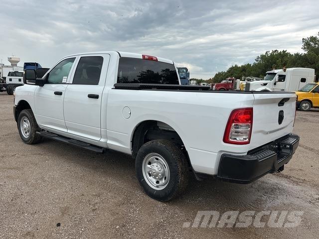 RAM 2500 Пікапи / Бічне розвантаження