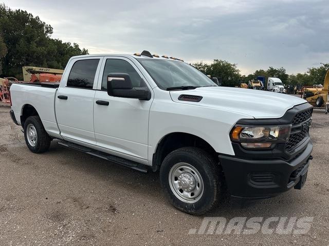 RAM 2500 Пікапи / Бічне розвантаження