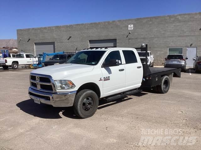 RAM 3500 Вантажівки-платформи/бокове розвантаження
