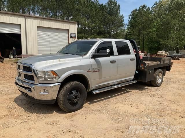 RAM 3500 Вантажівки-платформи/бокове розвантаження