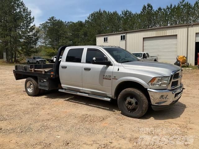 RAM 3500 Вантажівки-платформи/бокове розвантаження