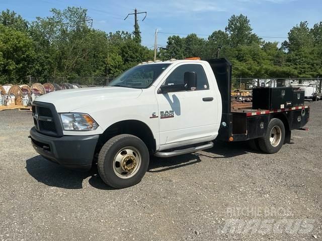 RAM 3500 Вантажівки-платформи/бокове розвантаження