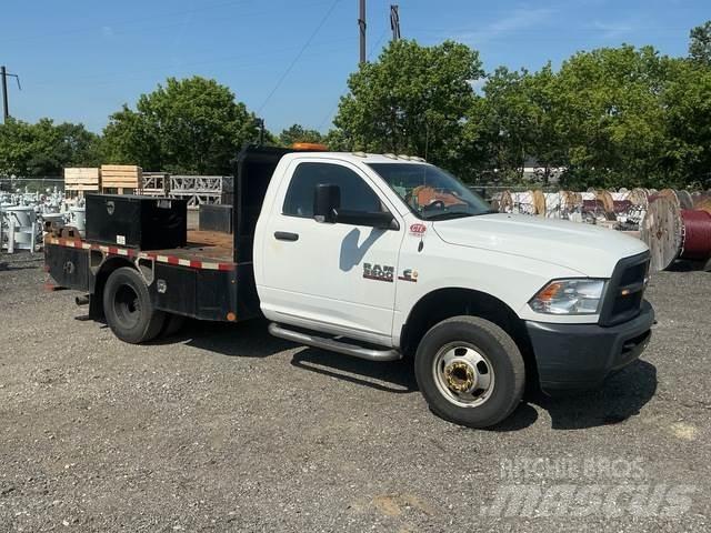 RAM 3500 Вантажівки-платформи/бокове розвантаження