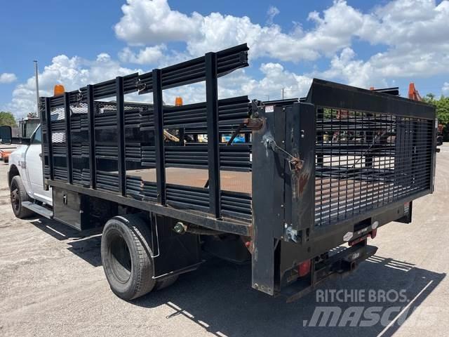 RAM 3500 Вантажівки-платформи/бокове розвантаження