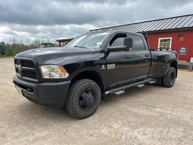 RAM 3500 Пікапи / Бічне розвантаження