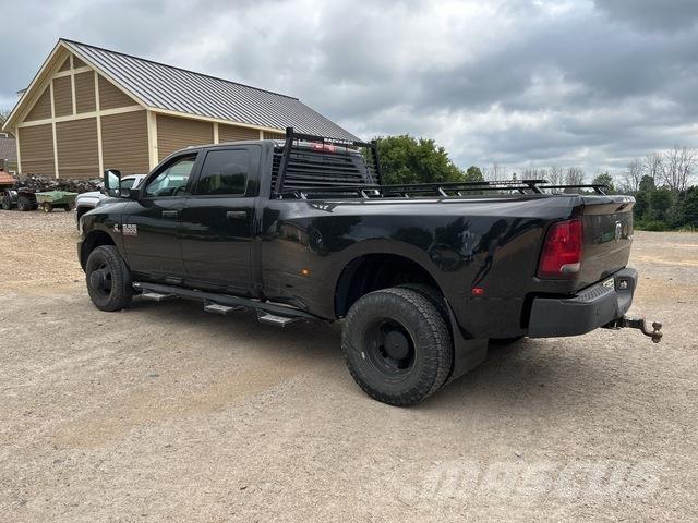 RAM 3500 Пікапи / Бічне розвантаження