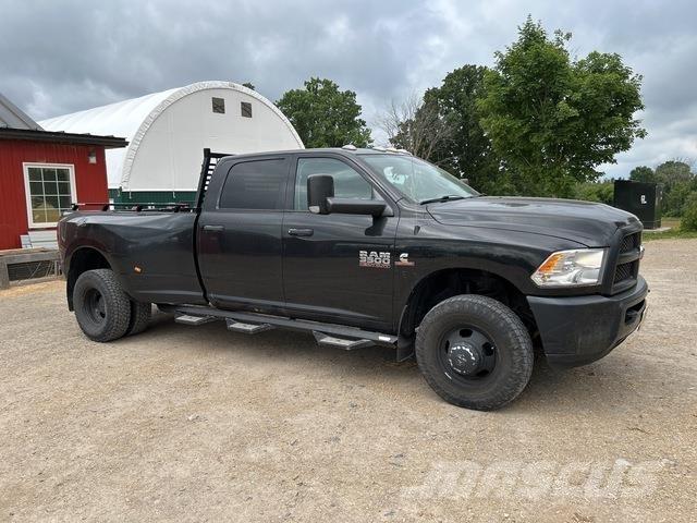 RAM 3500 Пікапи / Бічне розвантаження