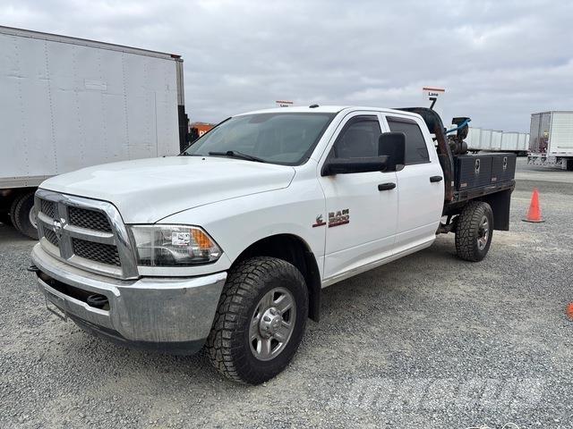 RAM 3500 Вантажівки-платформи/бокове розвантаження