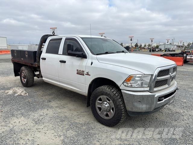 RAM 3500 Вантажівки-платформи/бокове розвантаження
