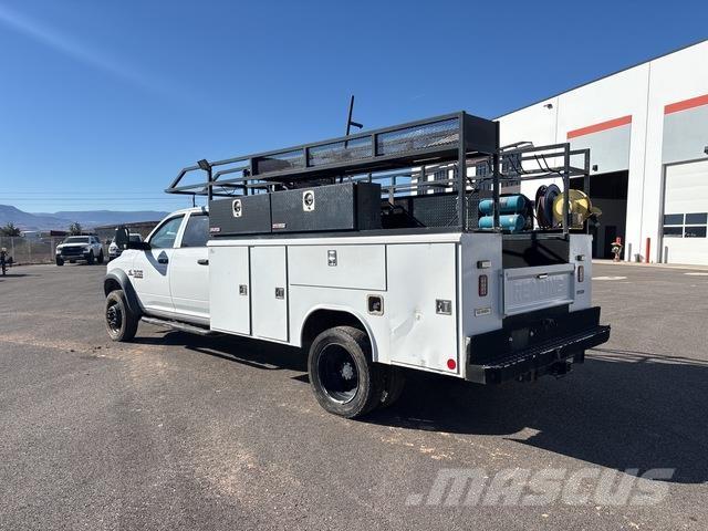 RAM 4500 Пікапи / Бічне розвантаження