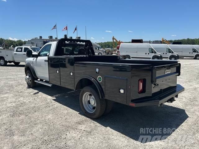 RAM 5500 Пікапи / Бічне розвантаження