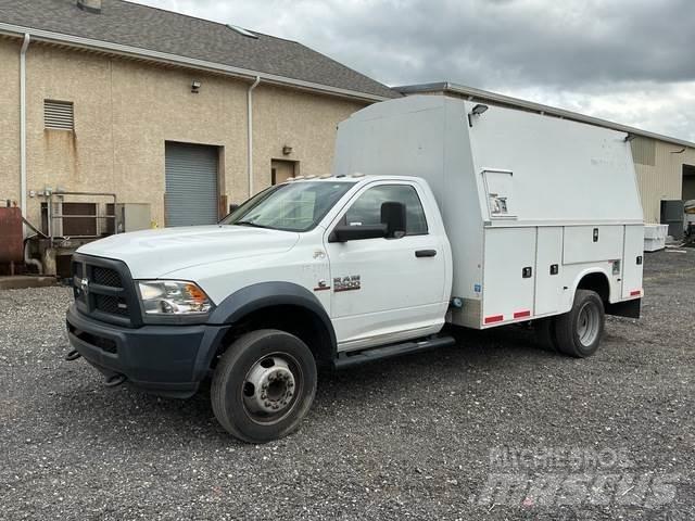 RAM 5500 Пікапи / Бічне розвантаження
