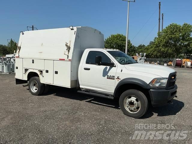RAM 5500 Пікапи / Бічне розвантаження