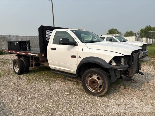RAM 5500 Вантажівки-платформи/бокове розвантаження
