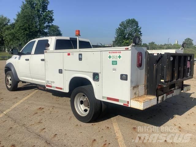 RAM 5500 Пікапи / Бічне розвантаження