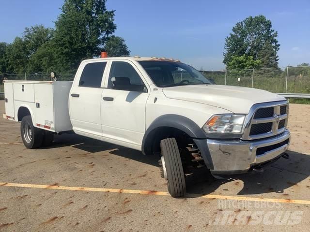 RAM 5500 Пікапи / Бічне розвантаження
