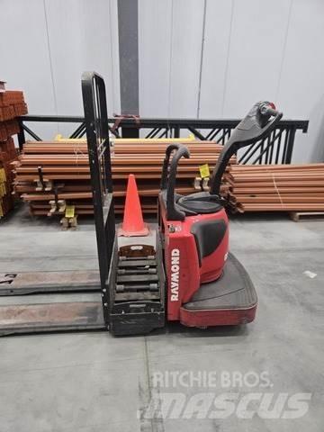 Raymond 8410 Ручні гідравлічні візки