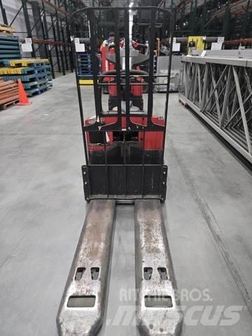 Raymond 8410 Ручні гідравлічні візки