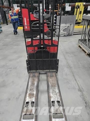 Raymond 8410 Ручні гідравлічні візки
