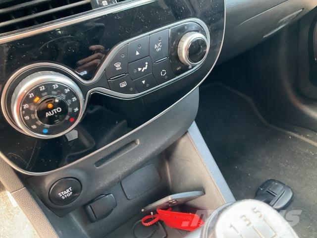 Renault Clio Автомобілі